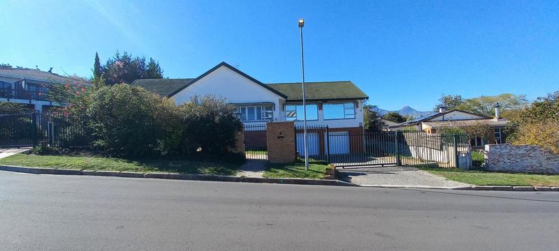 To Let 5 Bedroom Property for Rent in Briza Western Cape